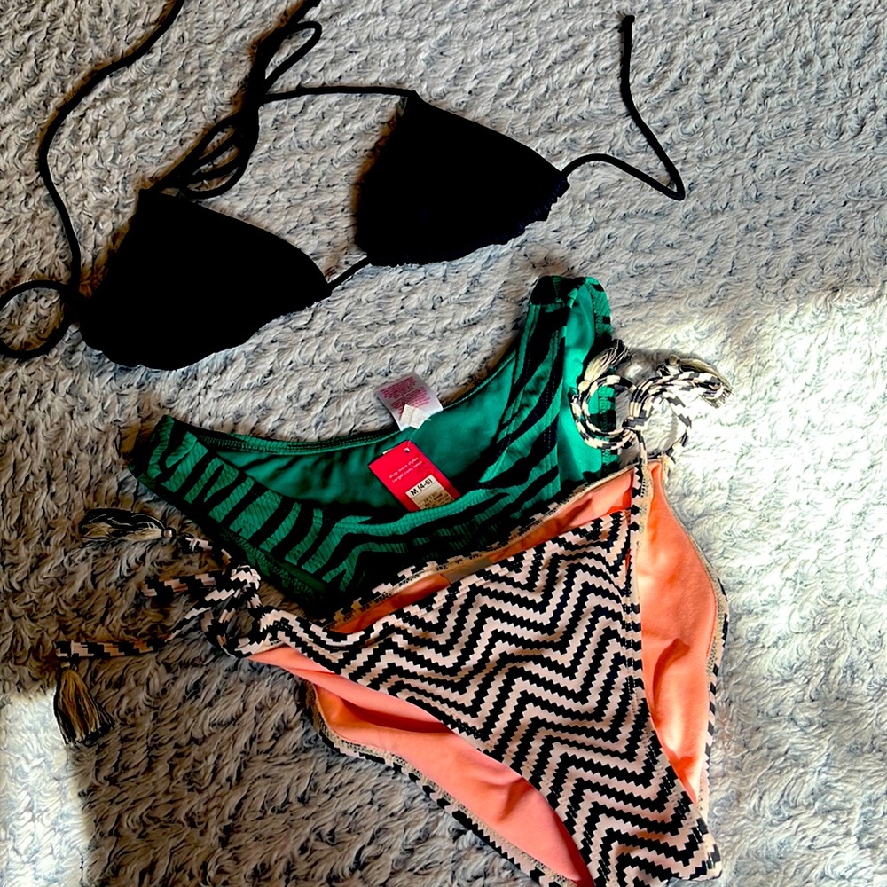 Medium bikini top with two medium bottoms